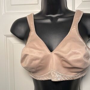 Playtex 18 Hour Bra 36C Seamless Smoothing Wirefree 4049 No Padding Beige